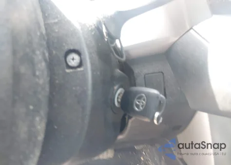 2018 Toyota Rav4 Le z USA, uszkodzony, nr VIN 2T3ZFREV0JW482819